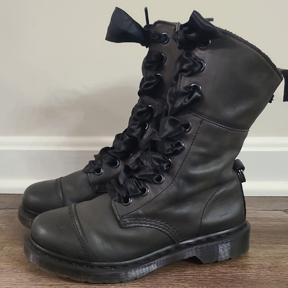 Dr. Martens Aimilita Floral Fold Over Boots - Picture 2 of 9